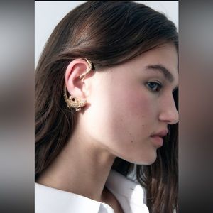 NWT - Zara crocodile ear cuff